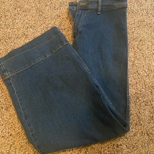 Wide leg cropped jeans